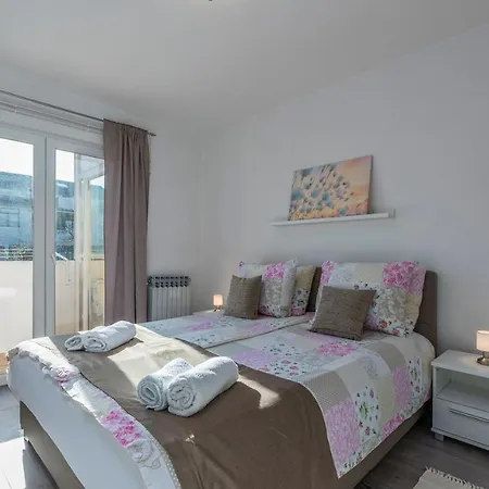 Daire Bella With Balcony *