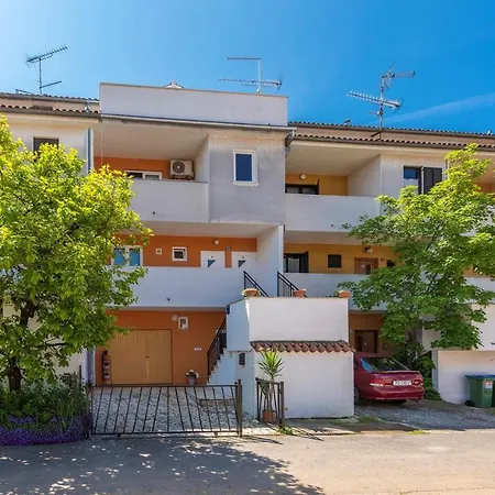 Bella With Balcony Apartment Porec