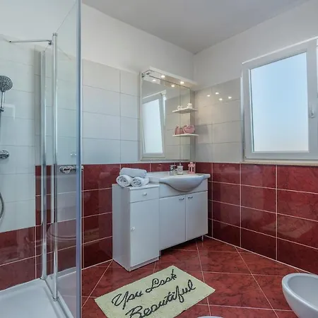 Bella With Balcony 아파트 *