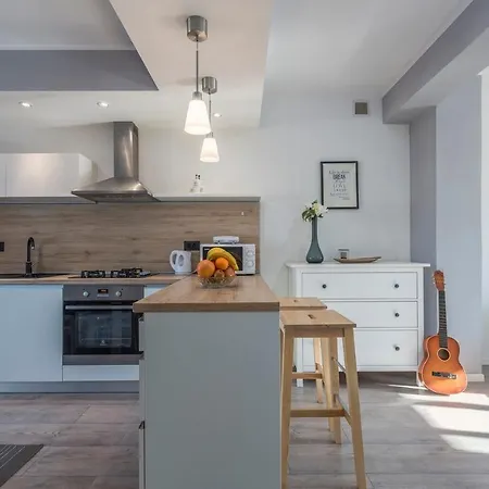 Bella With Balcony 아파트