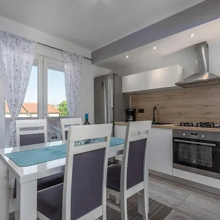 Bella With Balcony Πόρετς