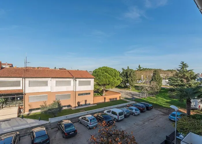 Apartman Bella With Balcony Poreč