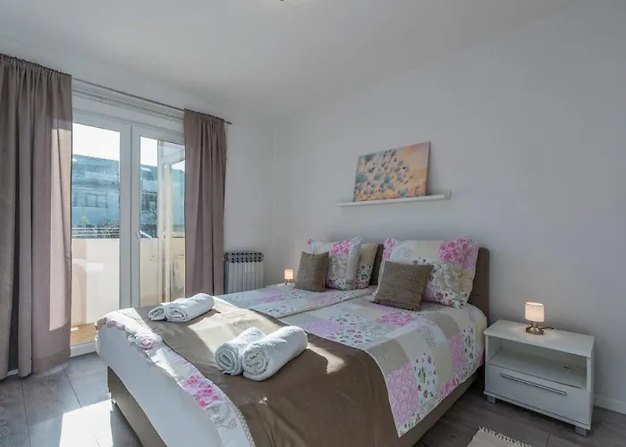 Διαμέρισμα Bella With Balcony *